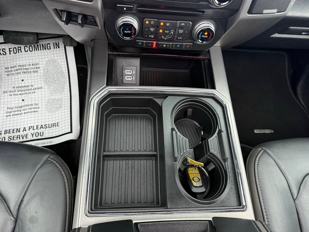 Ford Super Duty F-350 SRW Vehicle Full-screen Gallery Image 30