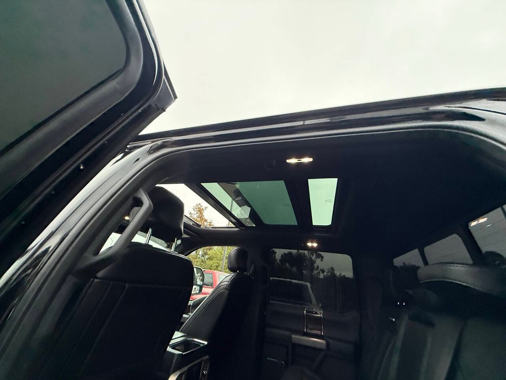 Ford Super Duty F-350 SRW Vehicle Full-screen Gallery Image 33