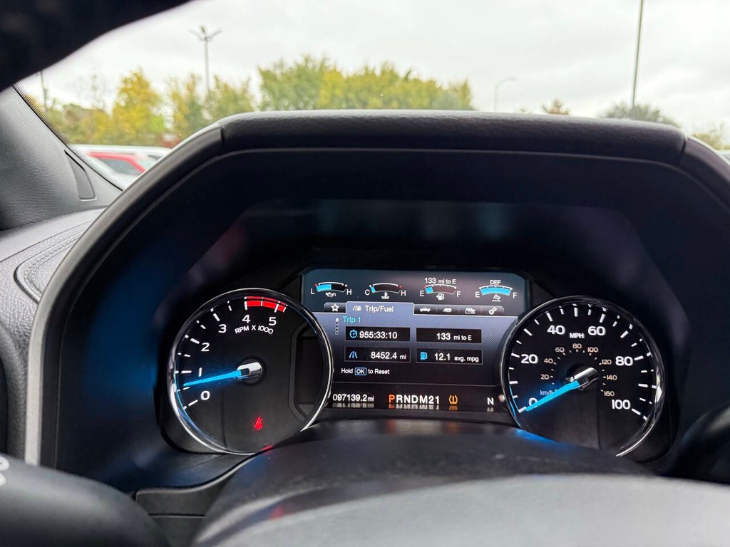 Ford Super Duty F-350 SRW Vehicle Full-screen Gallery Image 34