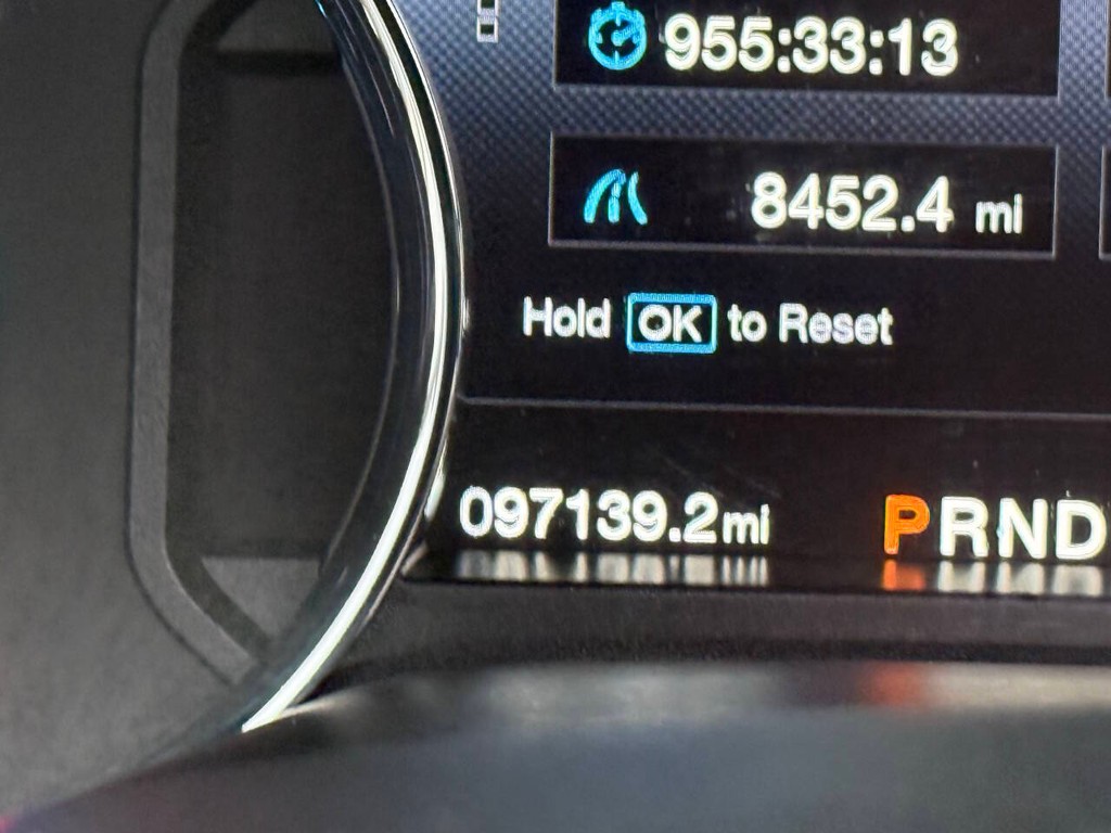 Ford Super Duty F-350 SRW Vehicle Full-screen Gallery Image 35