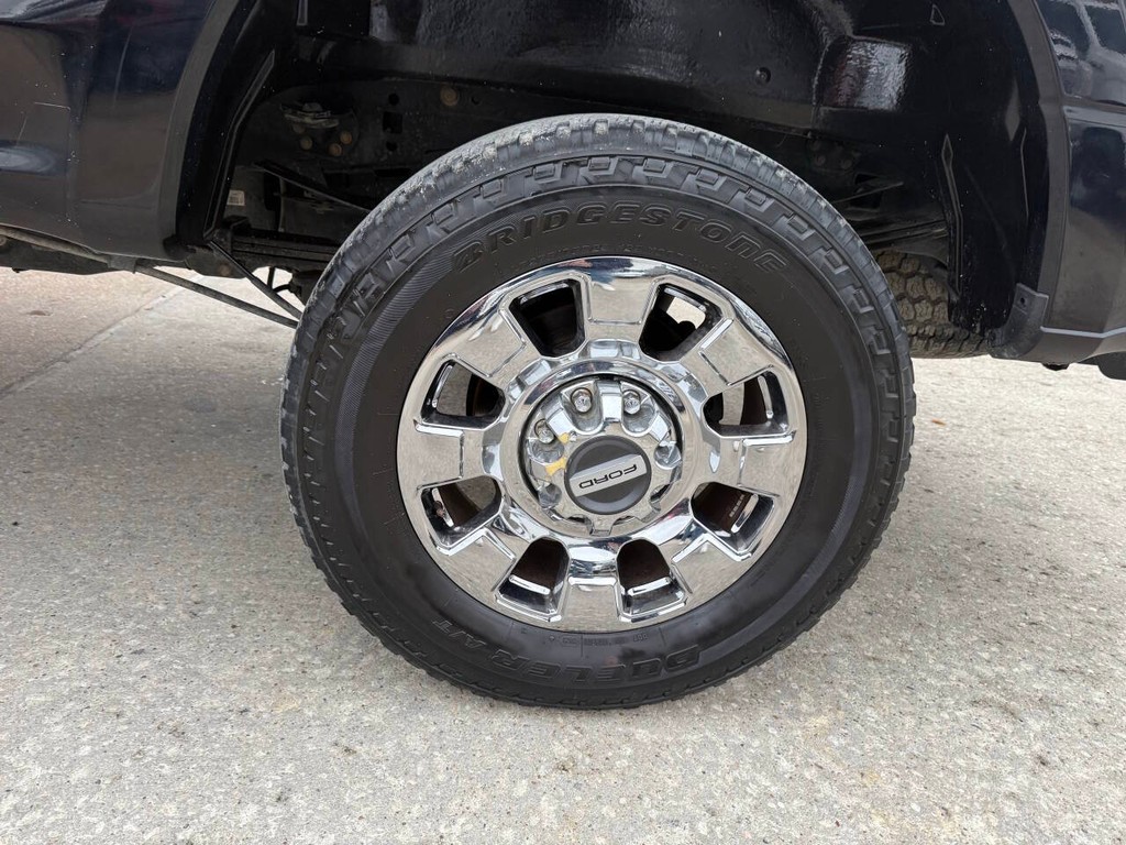 Ford Super Duty F-350 SRW Vehicle Full-screen Gallery Image 38