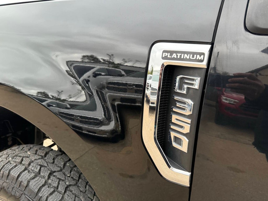 Ford Super Duty F-350 SRW Vehicle Full-screen Gallery Image 39