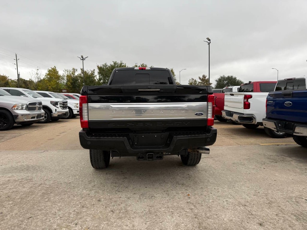 Ford Super Duty F-350 SRW Vehicle Full-screen Gallery Image 43