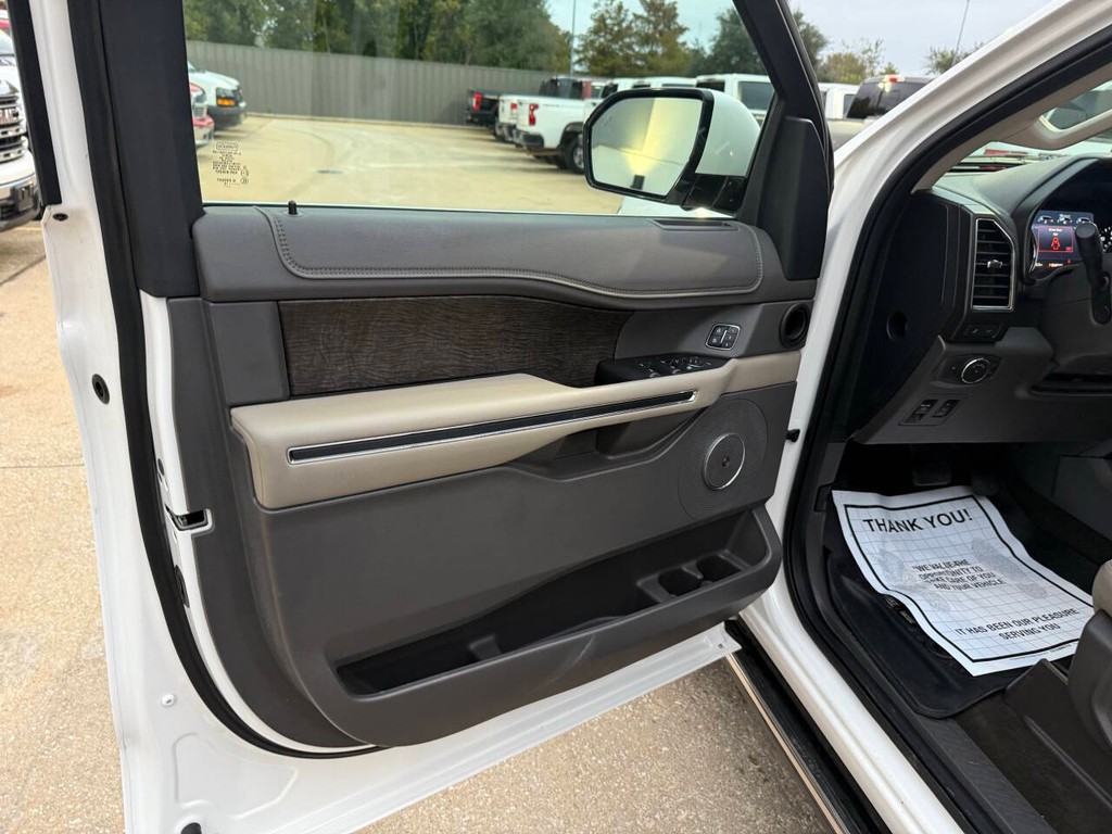 Ford Expedition Vehicle Full-screen Gallery Image 07