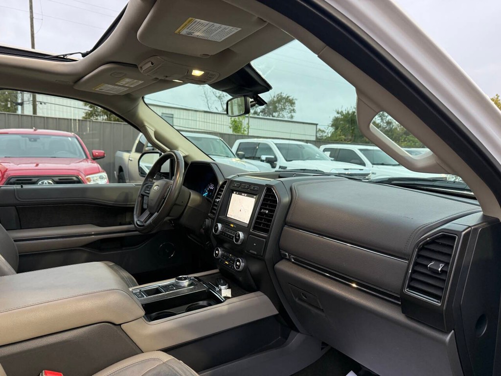 Ford Expedition Vehicle Full-screen Gallery Image 08