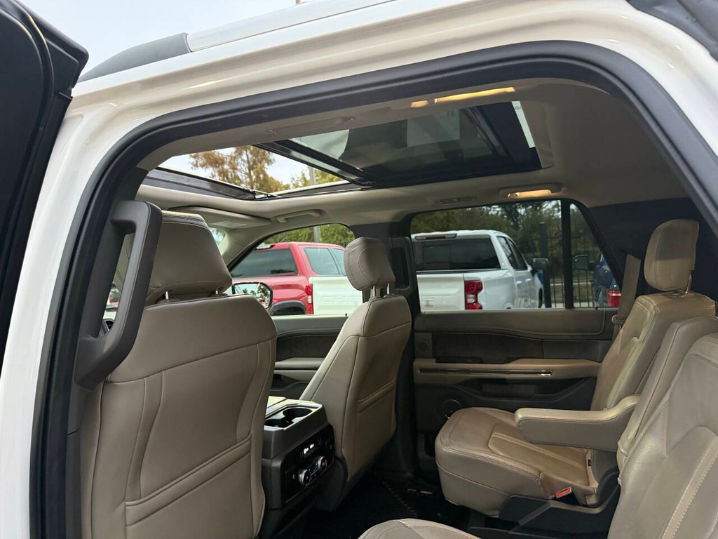 Ford Expedition Vehicle Full-screen Gallery Image 10