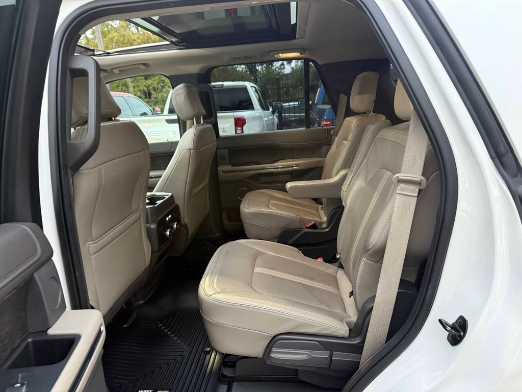 Ford Expedition Vehicle Full-screen Gallery Image 11
