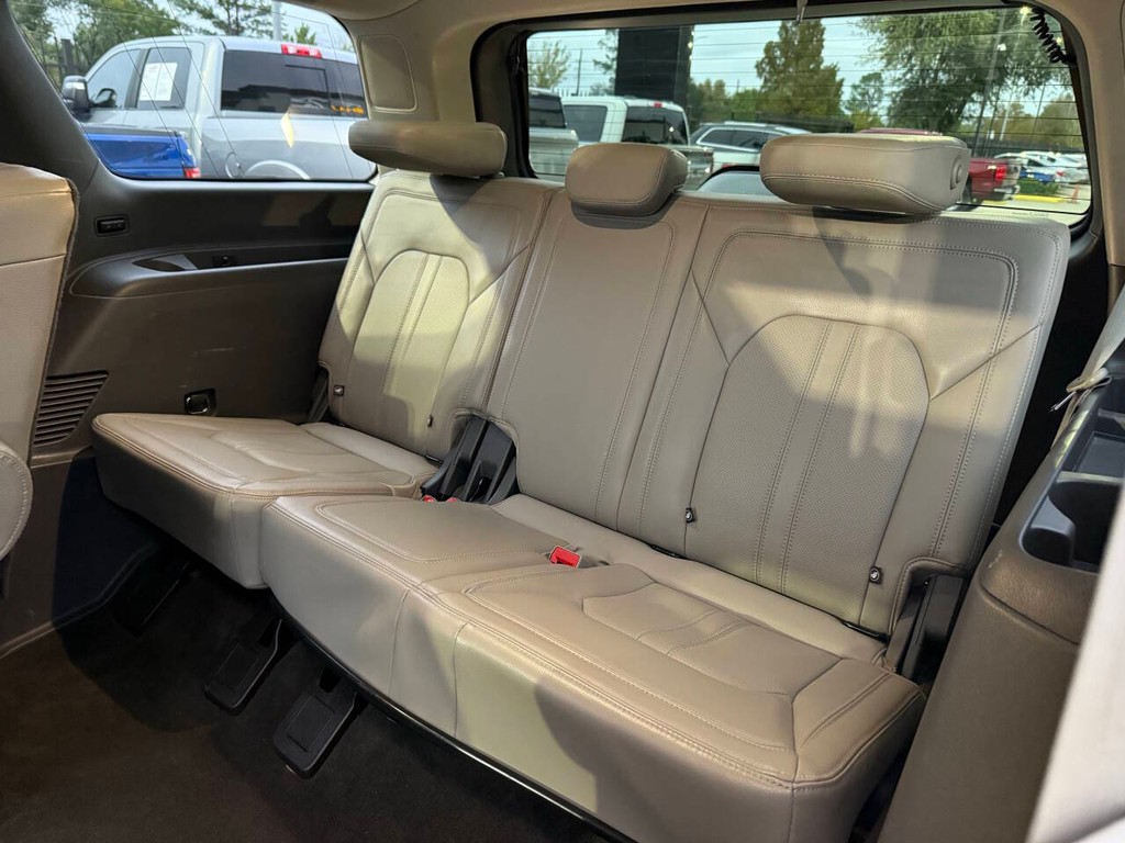 Ford Expedition Vehicle Full-screen Gallery Image 12