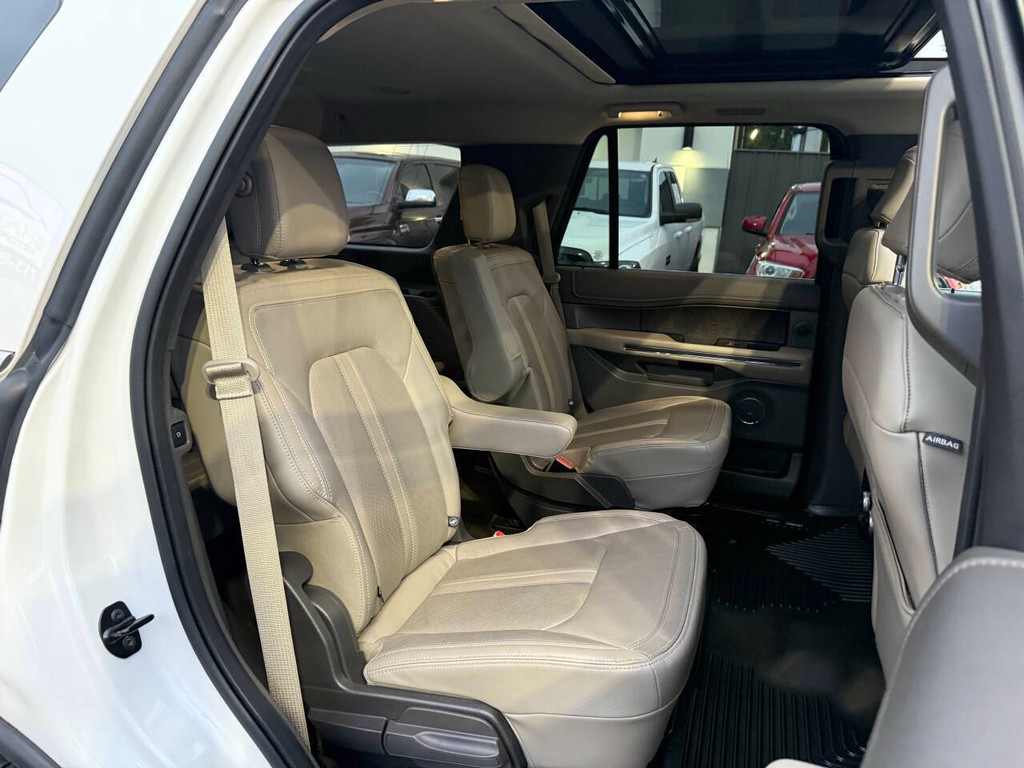 Ford Expedition Vehicle Full-screen Gallery Image 13