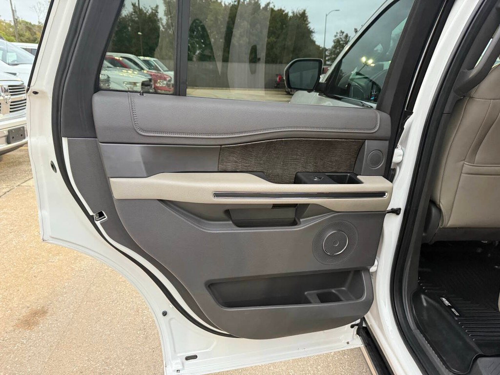 Ford Expedition Vehicle Full-screen Gallery Image 14