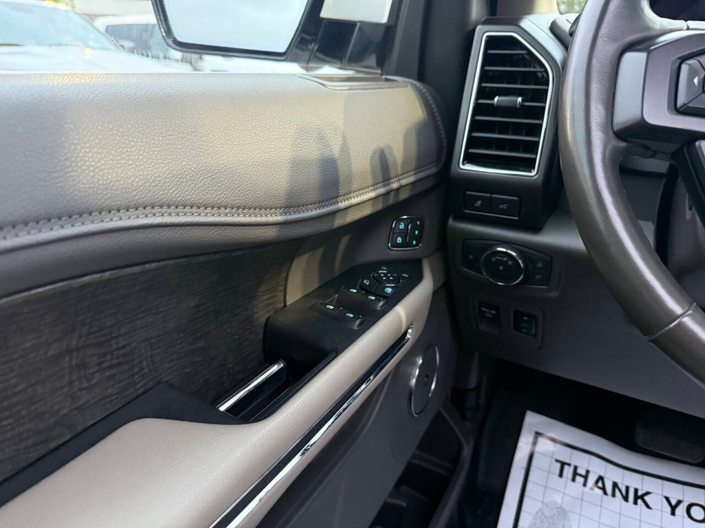 Ford Expedition Vehicle Full-screen Gallery Image 31