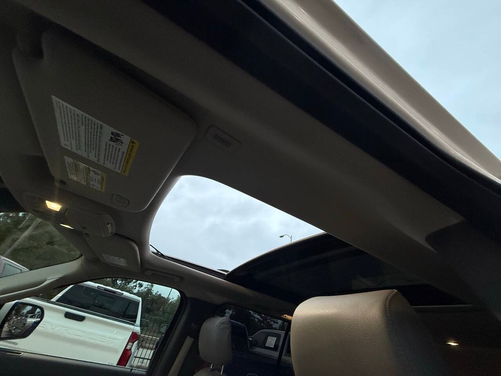 Ford Expedition Vehicle Full-screen Gallery Image 32