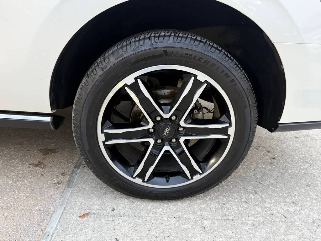 Ford Expedition Vehicle Full-screen Gallery Image 38