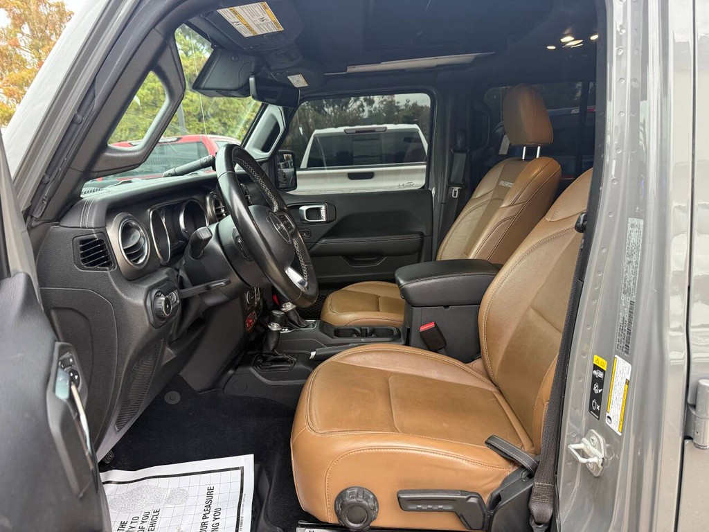 Jeep Wrangler Vehicle Full-screen Gallery Image 07