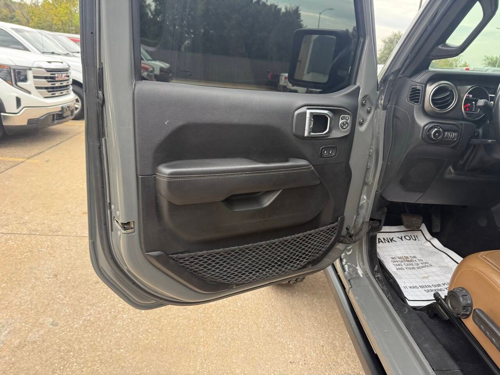 Jeep Wrangler Vehicle Full-screen Gallery Image 08