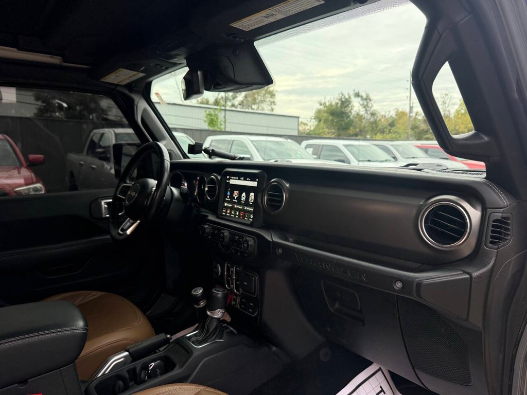 Jeep Wrangler Vehicle Full-screen Gallery Image 09