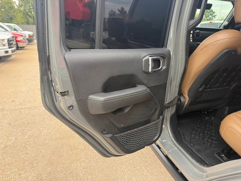 Jeep Wrangler Vehicle Full-screen Gallery Image 14