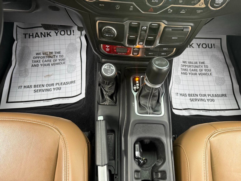 Jeep Wrangler Vehicle Full-screen Gallery Image 29