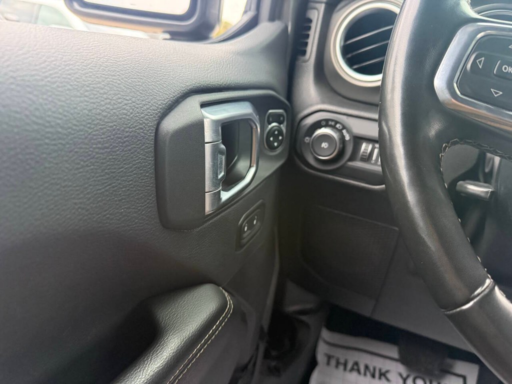 Jeep Wrangler Vehicle Full-screen Gallery Image 30