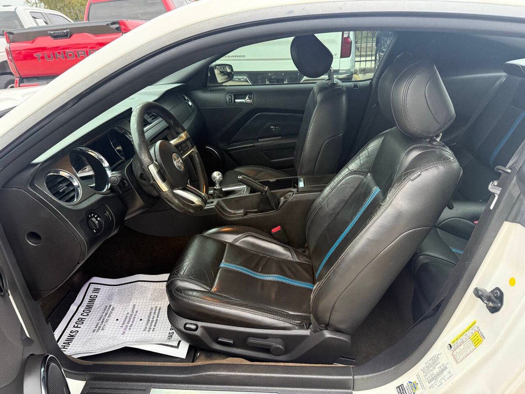 Ford Mustang Vehicle Full-screen Gallery Image 07