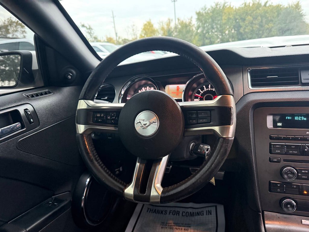 Ford Mustang Vehicle Full-screen Gallery Image 17