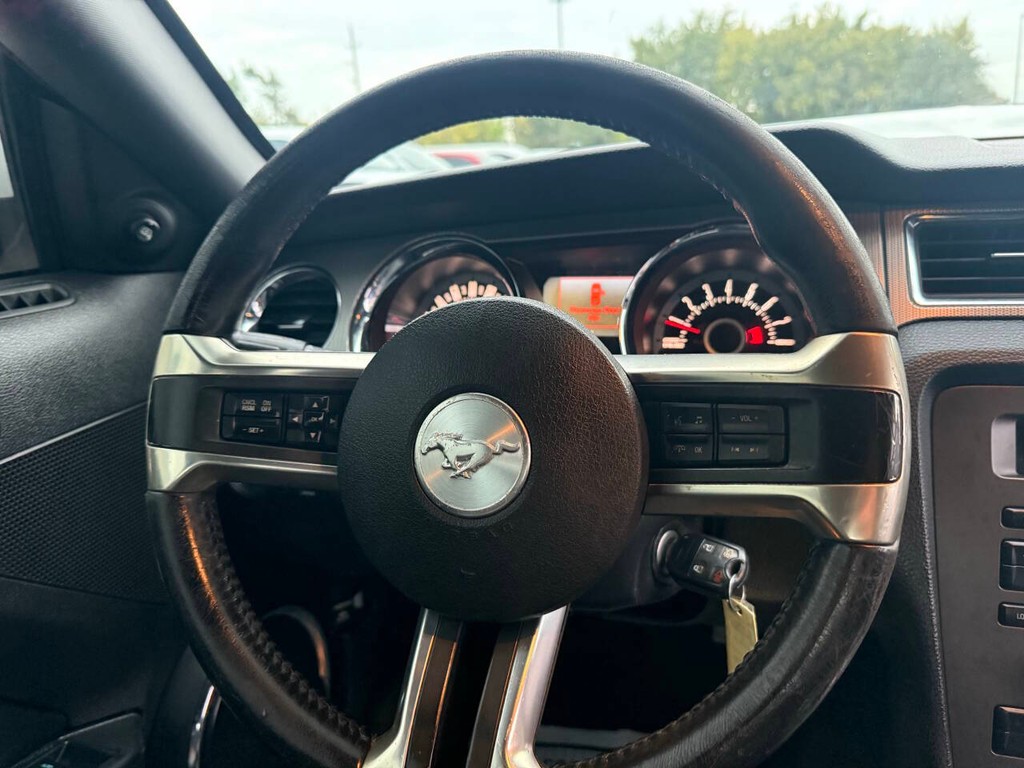 Ford Mustang Vehicle Full-screen Gallery Image 18