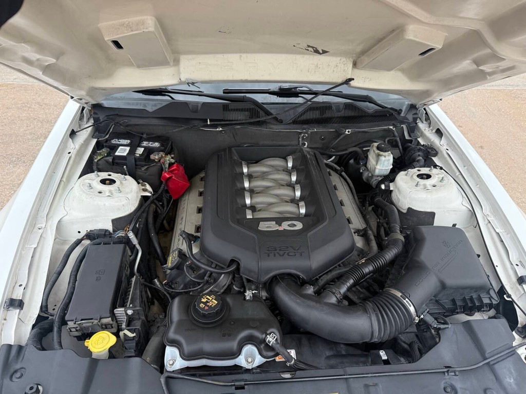 Ford Mustang Vehicle Full-screen Gallery Image 29