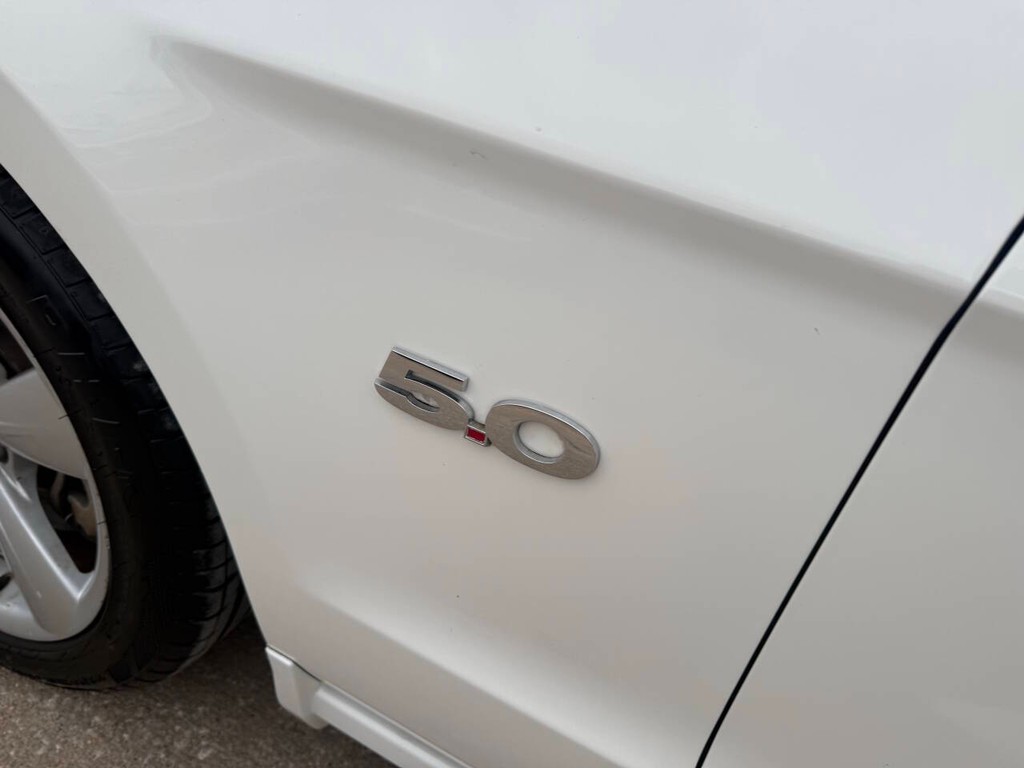 Ford Mustang Vehicle Full-screen Gallery Image 30