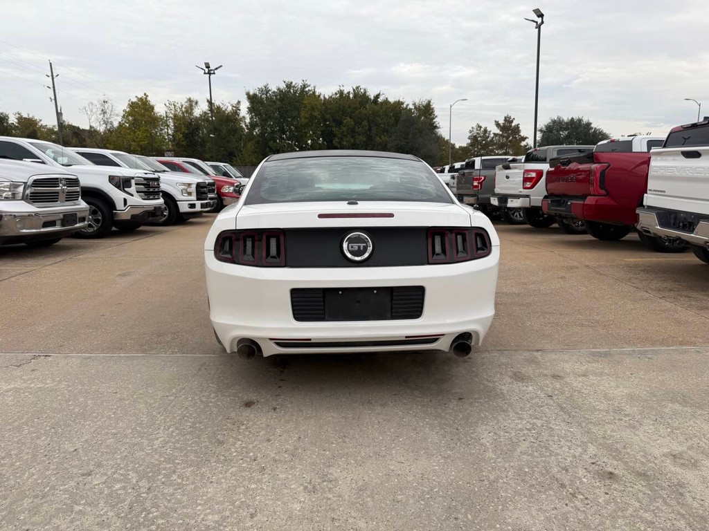 Ford Mustang Vehicle Full-screen Gallery Image 32