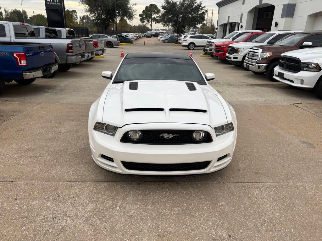 Ford Mustang Vehicle Full-screen Gallery Image 33