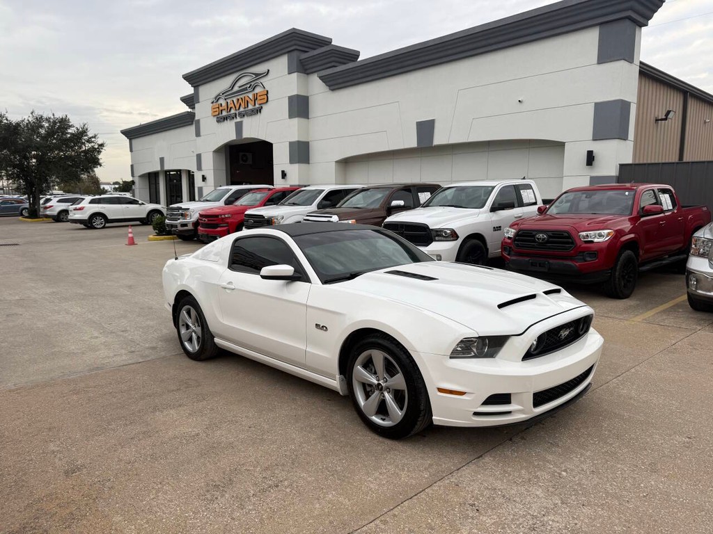 Ford Mustang Vehicle Full-screen Gallery Image 35