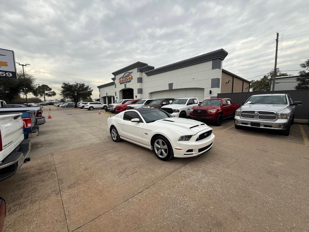 Ford Mustang Vehicle Full-screen Gallery Image 37