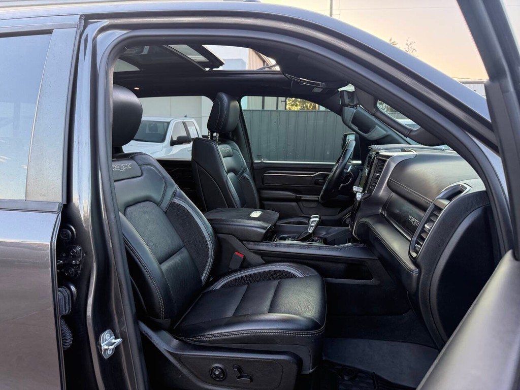 Ram 1500 Vehicle Full-screen Gallery Image 10