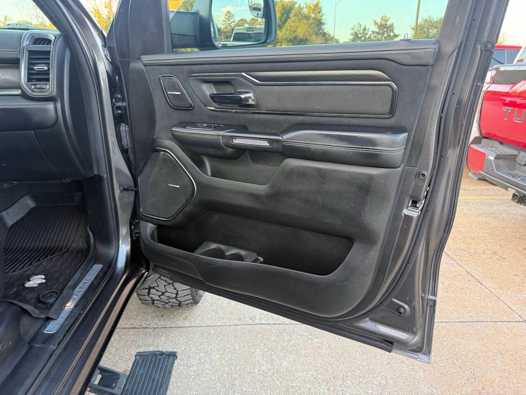 Ram 1500 Vehicle Full-screen Gallery Image 11