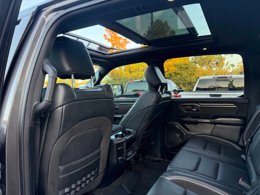 Ram 1500 Vehicle Full-screen Gallery Image 12