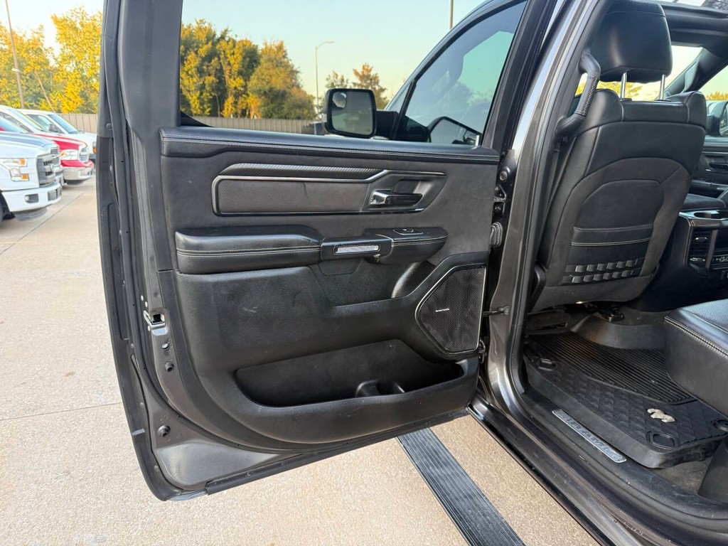 Ram 1500 Vehicle Full-screen Gallery Image 14