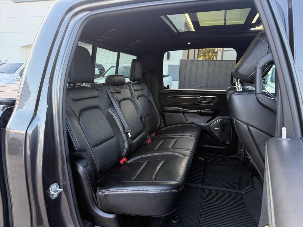 Ram 1500 Vehicle Full-screen Gallery Image 15