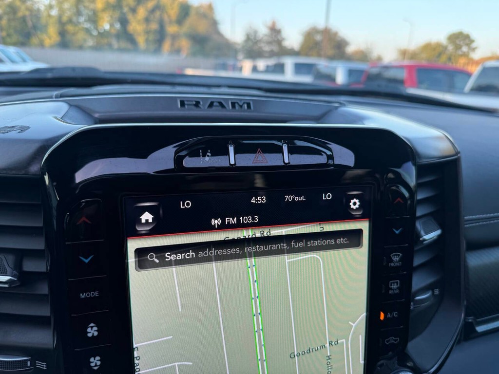 Ram 1500 Vehicle Full-screen Gallery Image 25