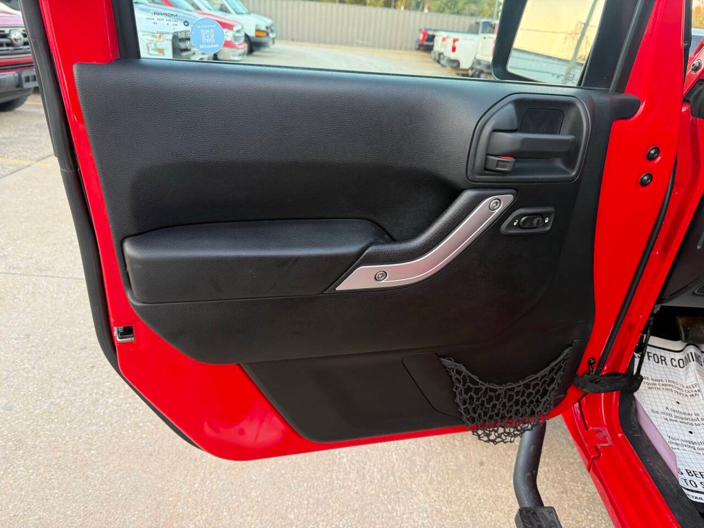 Jeep Wrangler Unlimited Vehicle Full-screen Gallery Image 08