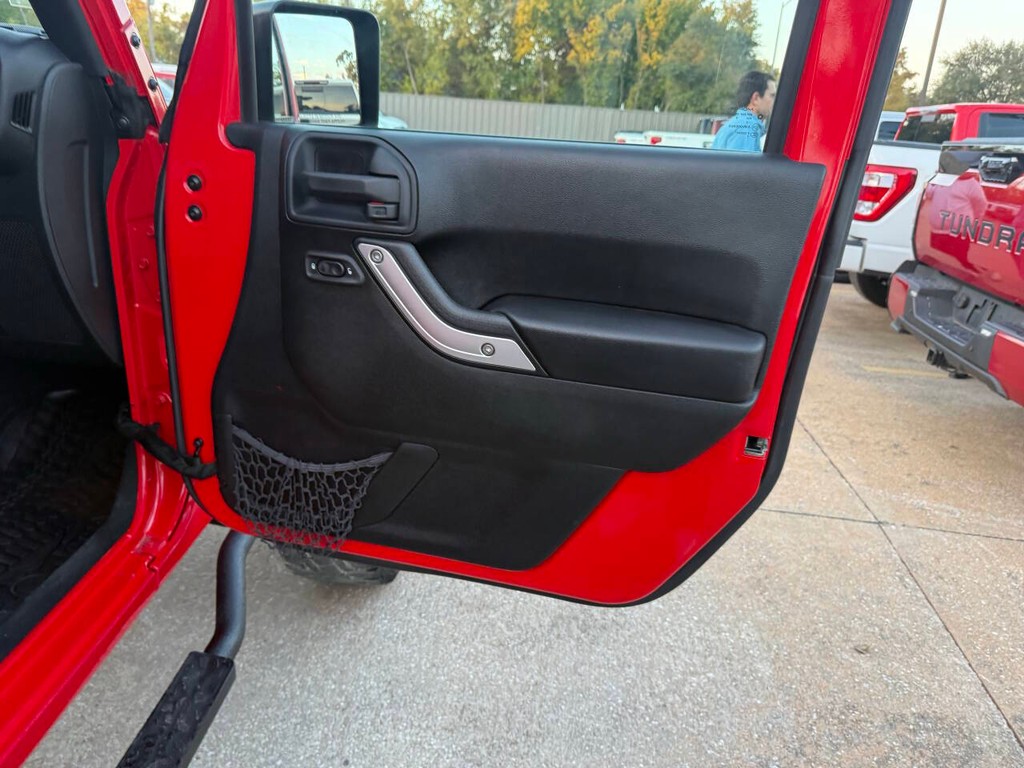 Jeep Wrangler Unlimited Vehicle Full-screen Gallery Image 11