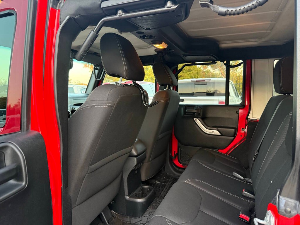 Jeep Wrangler Unlimited Vehicle Full-screen Gallery Image 12