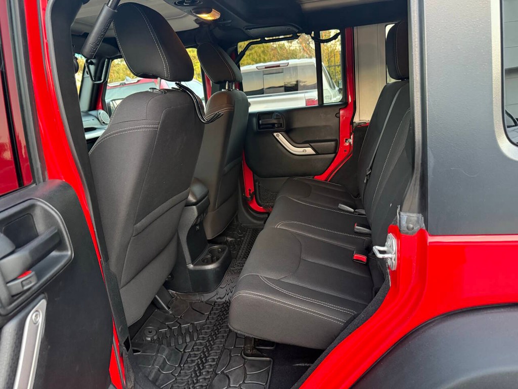 Jeep Wrangler Unlimited Vehicle Full-screen Gallery Image 13