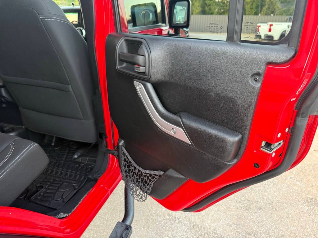Jeep Wrangler Unlimited Vehicle Full-screen Gallery Image 16