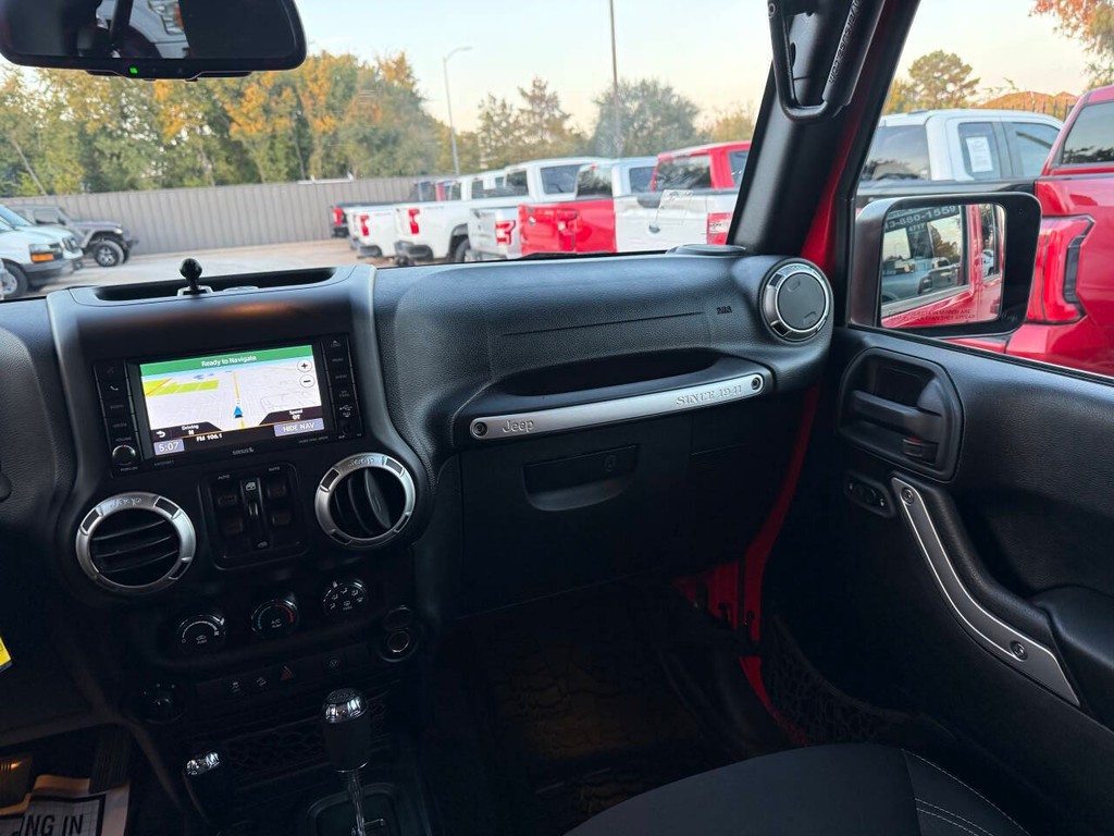 Jeep Wrangler Unlimited Vehicle Full-screen Gallery Image 20