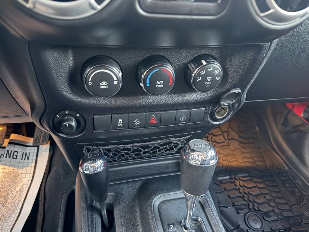 Jeep Wrangler Unlimited Vehicle Full-screen Gallery Image 26