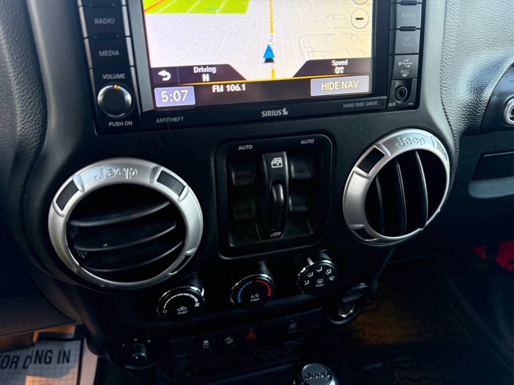 Jeep Wrangler Unlimited Vehicle Full-screen Gallery Image 27