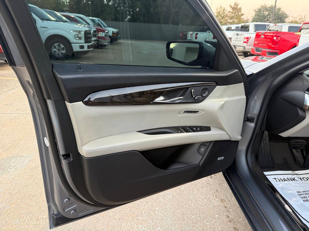 Cadillac CT6 Sedan Vehicle Full-screen Gallery Image 08