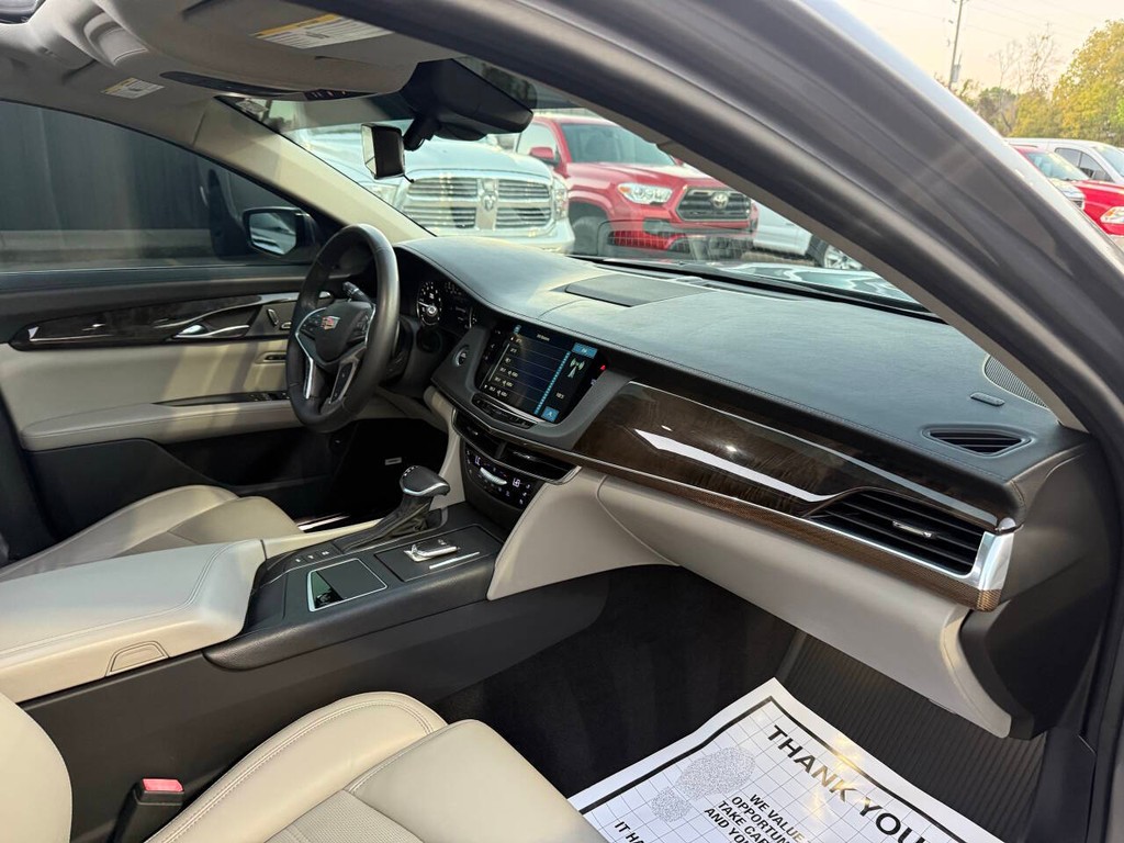 Cadillac CT6 Sedan Vehicle Full-screen Gallery Image 09