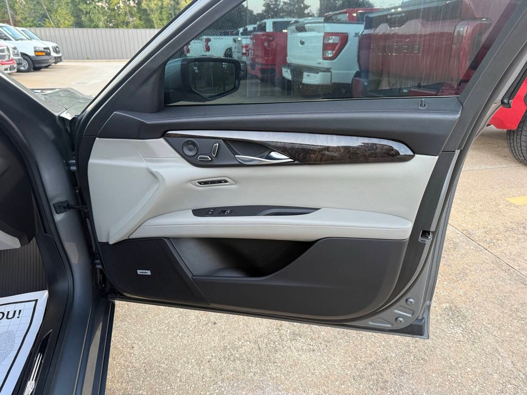 Cadillac CT6 Sedan Vehicle Full-screen Gallery Image 11