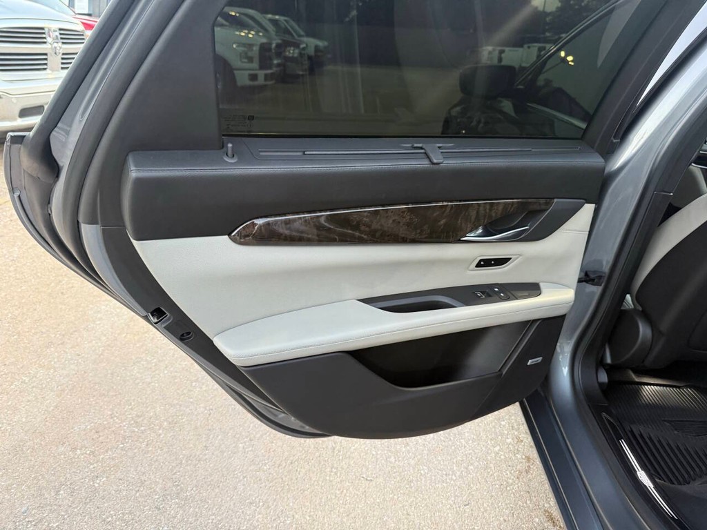 Cadillac CT6 Sedan Vehicle Full-screen Gallery Image 14